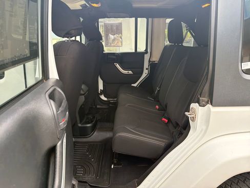 Used 2016 Jeep Wrangler Unlimited Sahara w/ Connectivity Group image 16