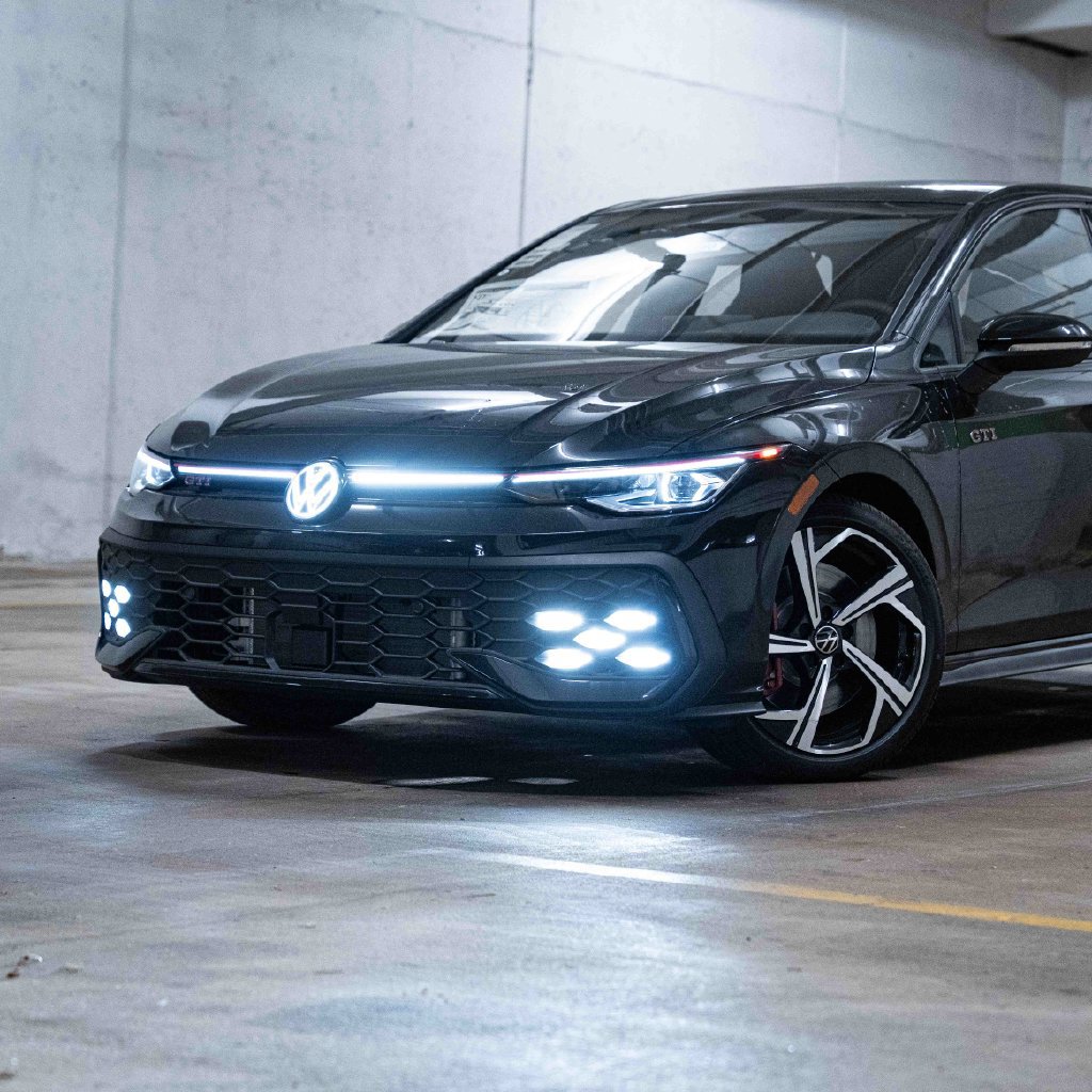 New 2026 Volkswagen GTI SE FWD image 2
