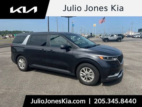 Used 2023 Kia Carnival LX FWD image 1
