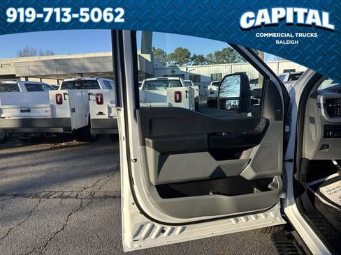 New 2026 Ford F350 XL w/ XL Chrome Package image 21