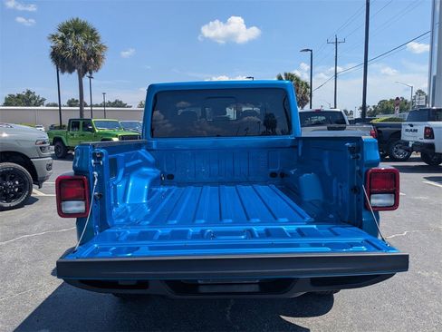 New 2025 Jeep Gladiator Sport image 13