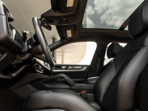 Certified 2024 Porsche Cayenne AWD/4WD image 24