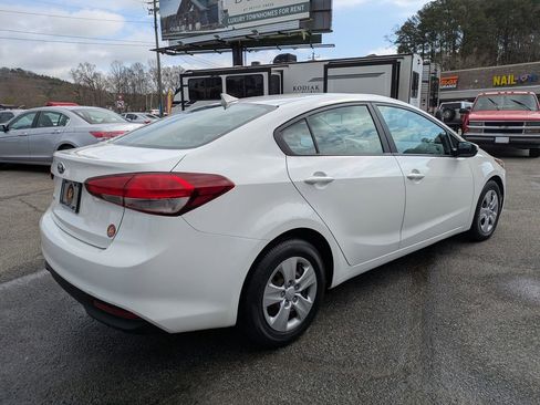 Used 2017 Kia Forte LX image 4