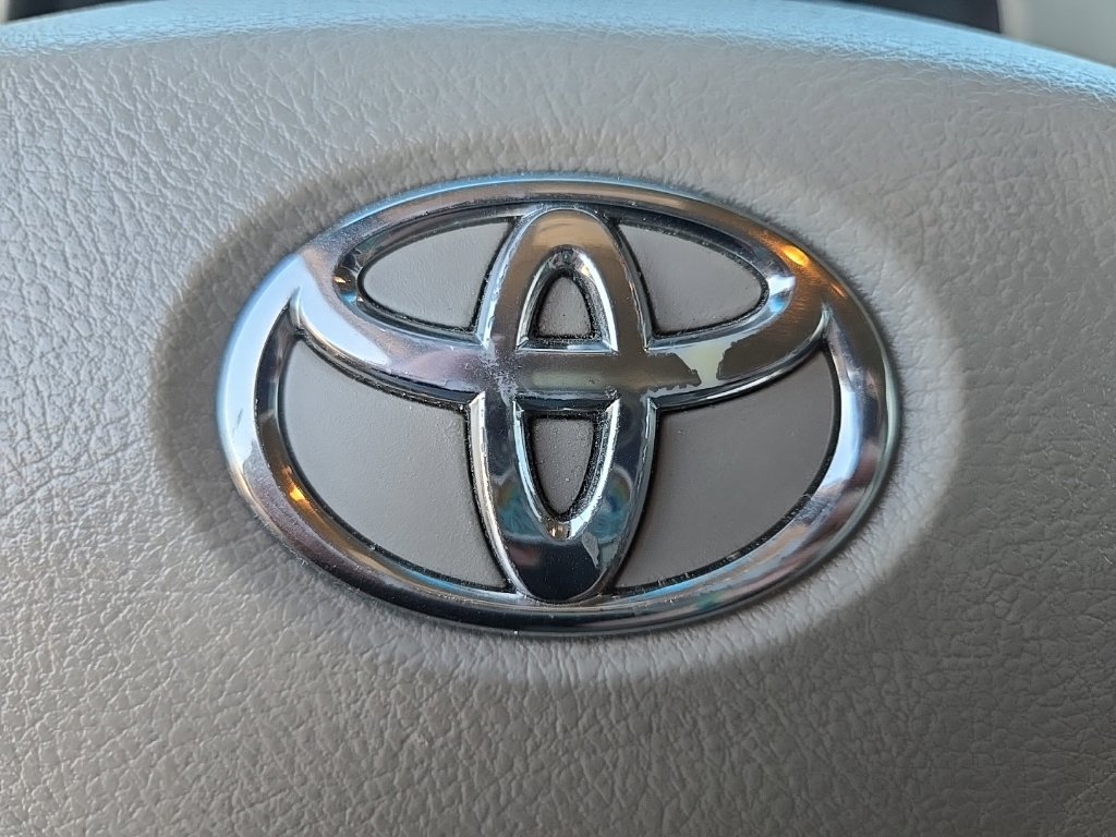 Used 2013 Toyota Sienna LE FWD image 41