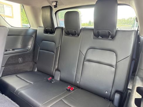 Used 2023 Nissan Pathfinder SL w/ Lighting Package (N92) FWD image 12