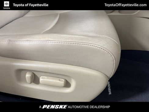 Used 2012 Toyota Highlander Limited w/ Tow Pkg image 12