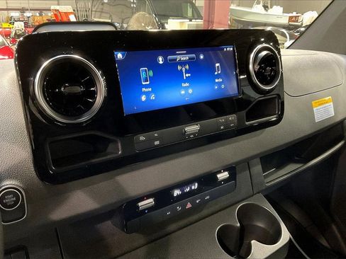 Used 2025 Mercedes-Benz Sprinter 2500 image 5