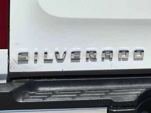 Used 2011 Chevrolet Silverado 2500 LT w/ Interior Plus Package AWD/4WD image 15
