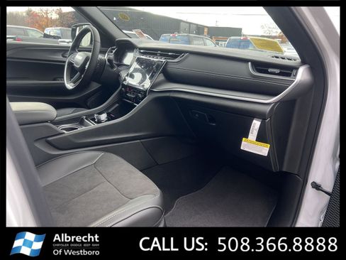 New 2025 Jeep Grand Cherokee Altitude image 15