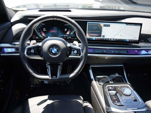 Used 2026 BMW 740i w/ Premium Package RWD image 7