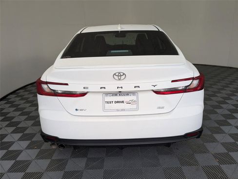 Certified 2025 Toyota Camry SE image 6