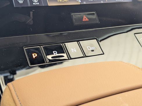 Used 2025 INFINITI QX80 Sensory image 36