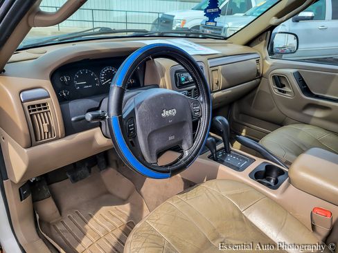 Used 2004 Jeep Grand Cherokee Laredo w/ Tan Your Hide Group AWD/4WD image 8