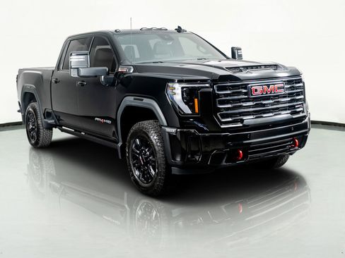 Used 2025 GMC Sierra 2500 AT4 w/ AT4 Premium Plus Package image 4