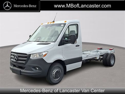 New 2025 Mercedes-Benz Sprinter 4500 image 1