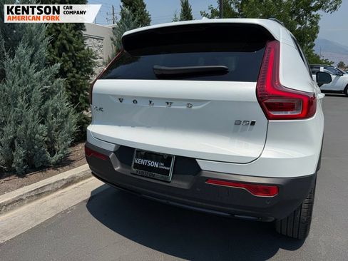 Used 2025 Volvo XC40 B5 Plus AWD/4WD image 35