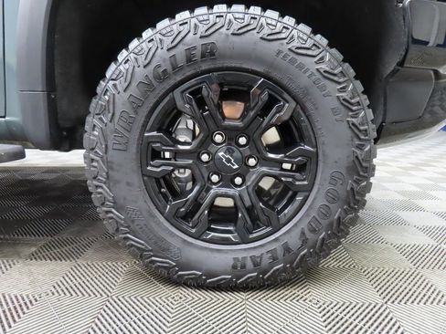 Used 2025 Chevrolet Silverado 1500 ZR2 w/ Technology Package image 8