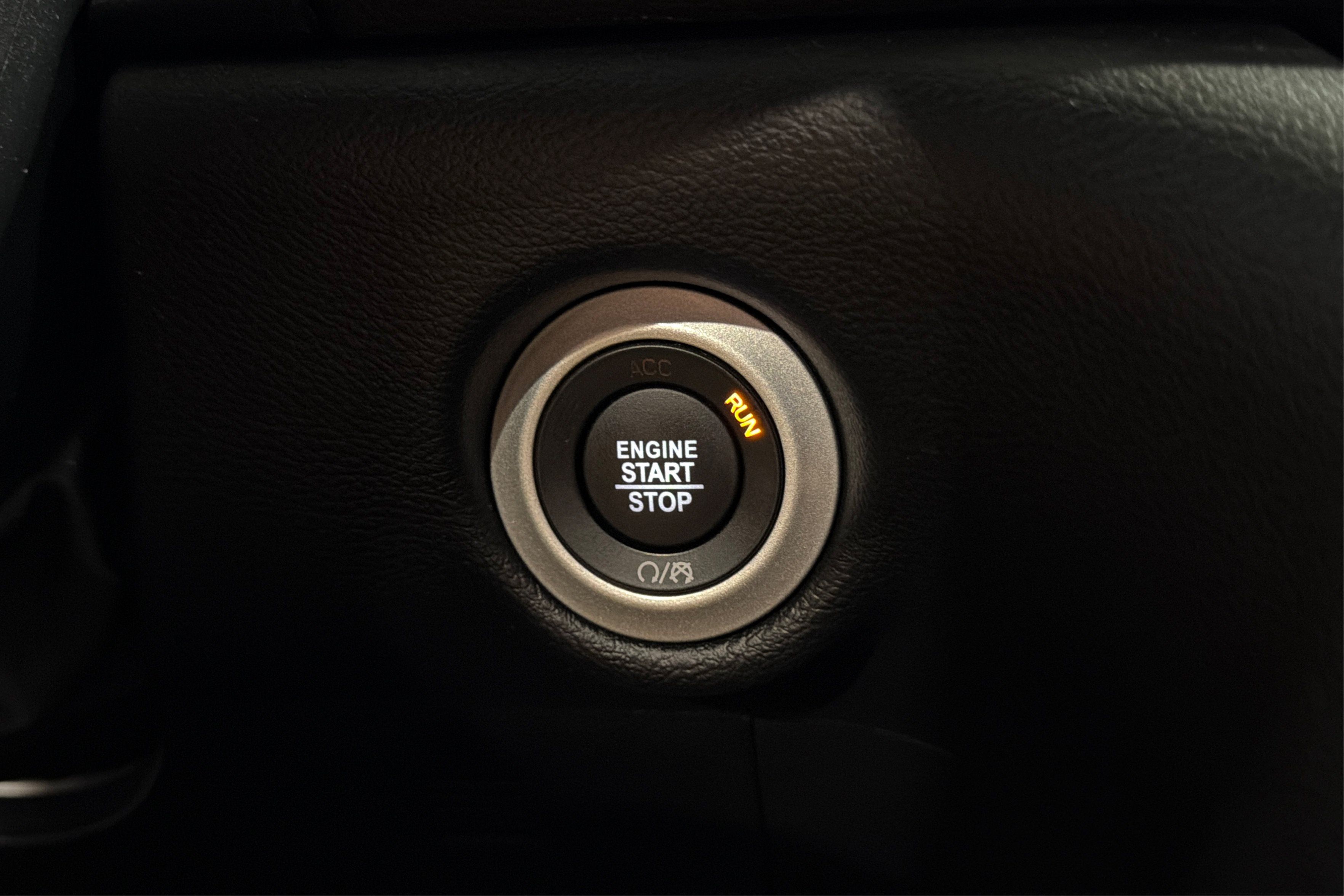 Used 2025 Chrysler Pacifica Select FWD image 32
