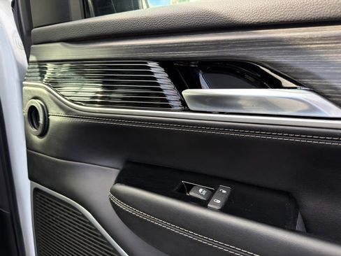 Used 2023 Jeep Wagoneer Series III w/ Flexible Seating Group image 35