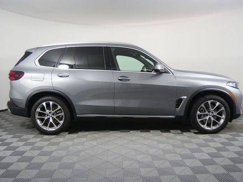 Used 2026 BMW X5 xDrive40i w/ Premium Package AWD/4WD image 2
