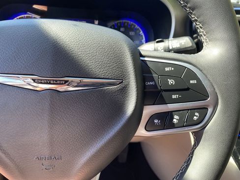 Used 2024 Chrysler Pacifica Touring-L FWD image 21