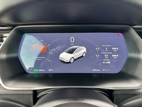 Used 2018 Tesla Model X 75D image 37