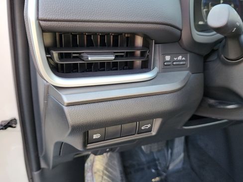 Used 2025 Toyota Grand Highlander AWD image 12