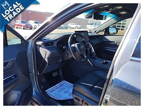 Used 2021 Toyota Venza Limited image 19