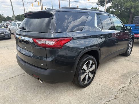 Used 2020 Chevrolet Traverse LT w/ LT Premium Package AWD/4WD image 4