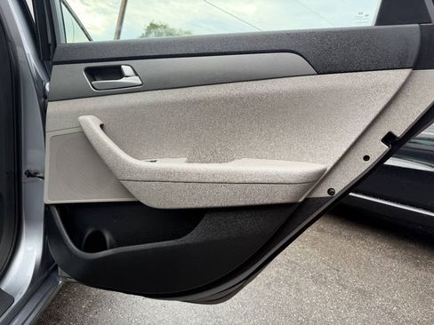 Used 2015 Hyundai Sonata SE FWD image 14