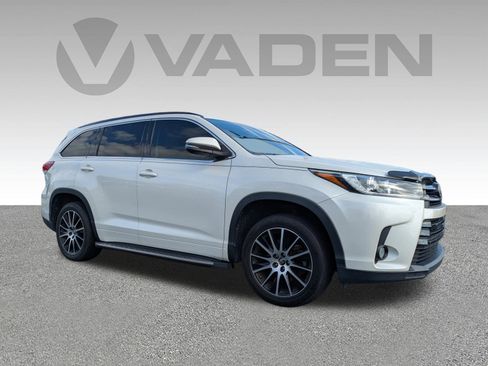 Used 2018 Toyota Highlander SE image 3