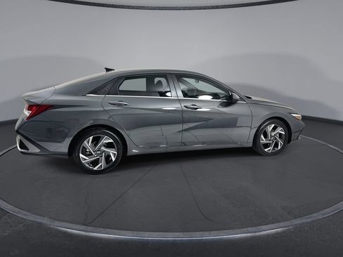 Certified 2025 Hyundai Elantra SEL w/ Cargo Package FWD image 9