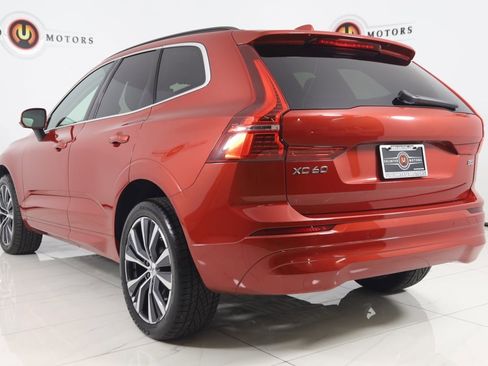 Used 2022 Volvo XC60 B5 Momentum image 4