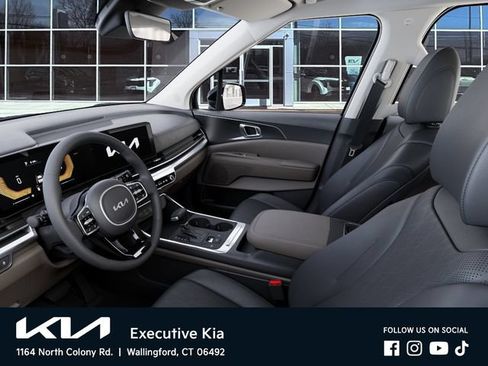 New 2026 Kia Carnival FWD image 17