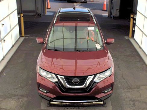 Used 2019 Nissan Rogue SL w/ Premium Package FWD image 2