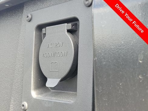 Used 2025 Toyota Tundra Limited AWD/4WD image 28