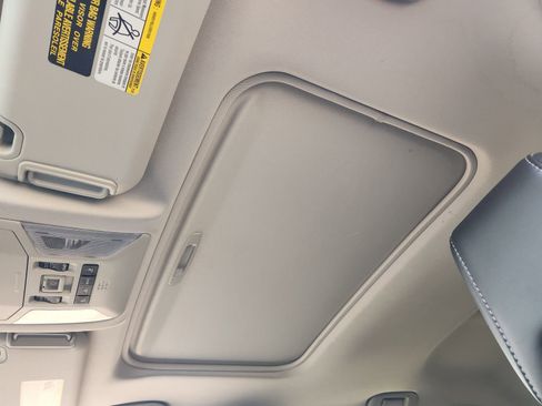 Used 2021 Toyota RAV4 XLE Premium image 29