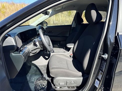 Used 2025 Hyundai Kona SEL image 13