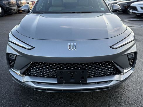 Certified 2024 Buick Envista Avenir image 2