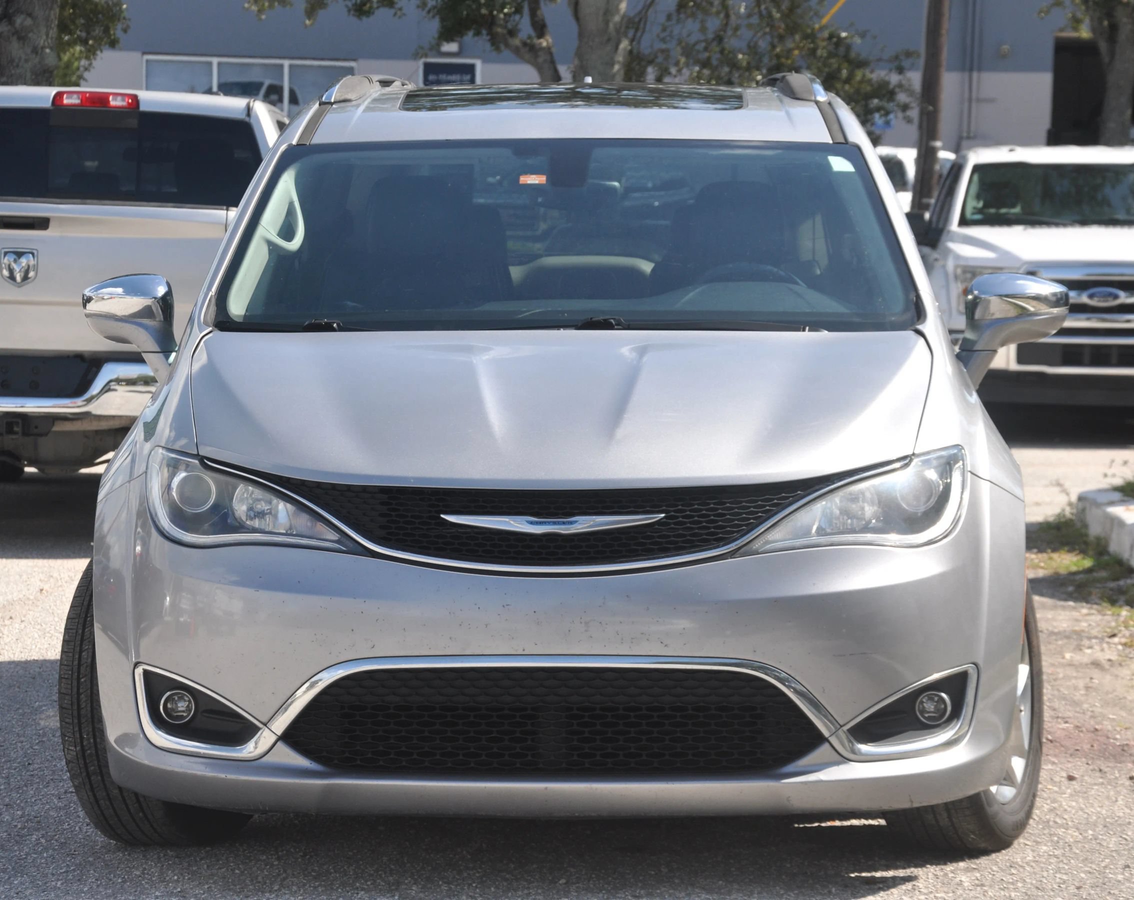 Used 2018 Chrysler Pacifica Limited FWD image 8