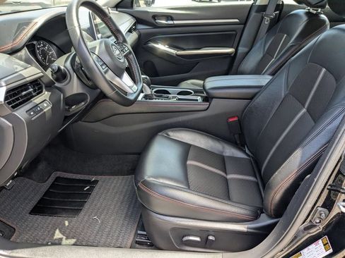 Used 2025 Nissan Altima 2.5 SR FWD image 11