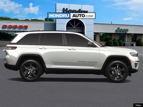 New 2025 Jeep Grand Cherokee Limited w/ Black Appearance Package image 8