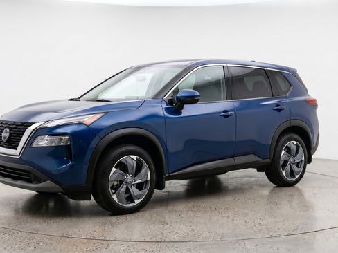 Used 2025 Nissan Rogue SV AWD/4WD image 3