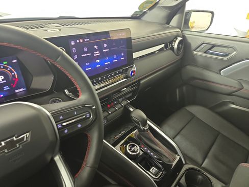 Certified 2024 Chevrolet Colorado Z71 w/ Z71 Convenience Package 2 image 24