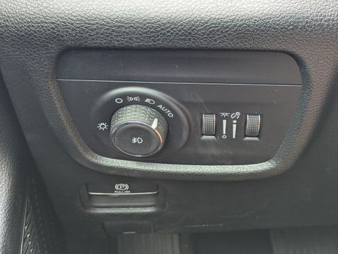 Used 2024 Jeep Grand Cherokee L Limited w/ Black Appearance Package AWD/4WD image 19