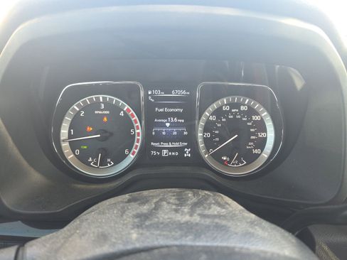 Used 2017 Nissan Titan SV AWD/4WD image 17