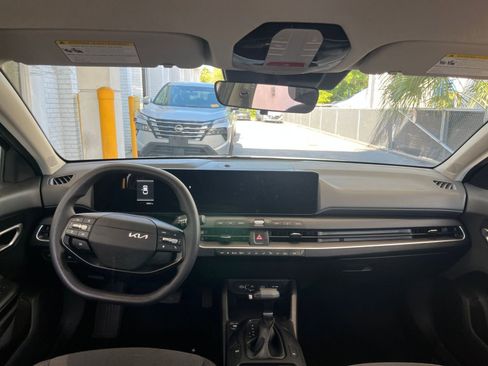 Used 2025 Kia K4 FWD image 32