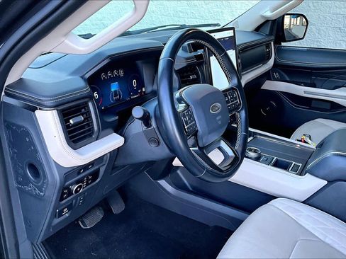 Certified 2023 Ford Expedition Platinum image 17