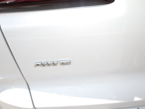 Used 2024 Cadillac XT4 Premium Luxury AWD/4WD image 10