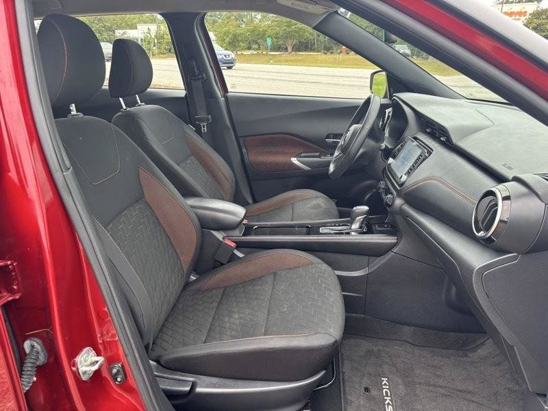 Used 2022 Nissan Kicks SR w/ Interior Electronics Package FWD image 17
